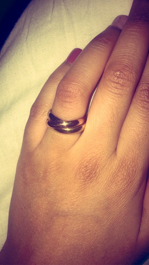 letmestayanon's tweet photo. Combined 3-in-1 birthday/welcome home/pls-settle-down present from parents! 🙈 @Cartier #TrinityRing https://t.co/XIvbfJXD3s