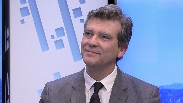 Benjamin_Rateau's tweet photo. "Une réglementation qui n'est jamais sûre, avec l'idée que ce sera remis en cause" Le point de vue d'@montebourg entrepreneur sur la réglementation en France dans Libre propos avec @MoonVdc sur @XerfiCanal 
▶de 5'15 à 6'45 sur https://t.co/brSzwuAYql https://t.co/7nkDz3IlV8