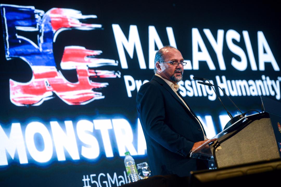 mymdec's tweet photo. Malaysia's digital dream – to accelerate our country's #digitaleconomy – is now becoming a reality, with the launch of Langkawi's 5G Demonstration Project last night.

#5GMalaysia https://t.co/3mWD0Qcfm1
