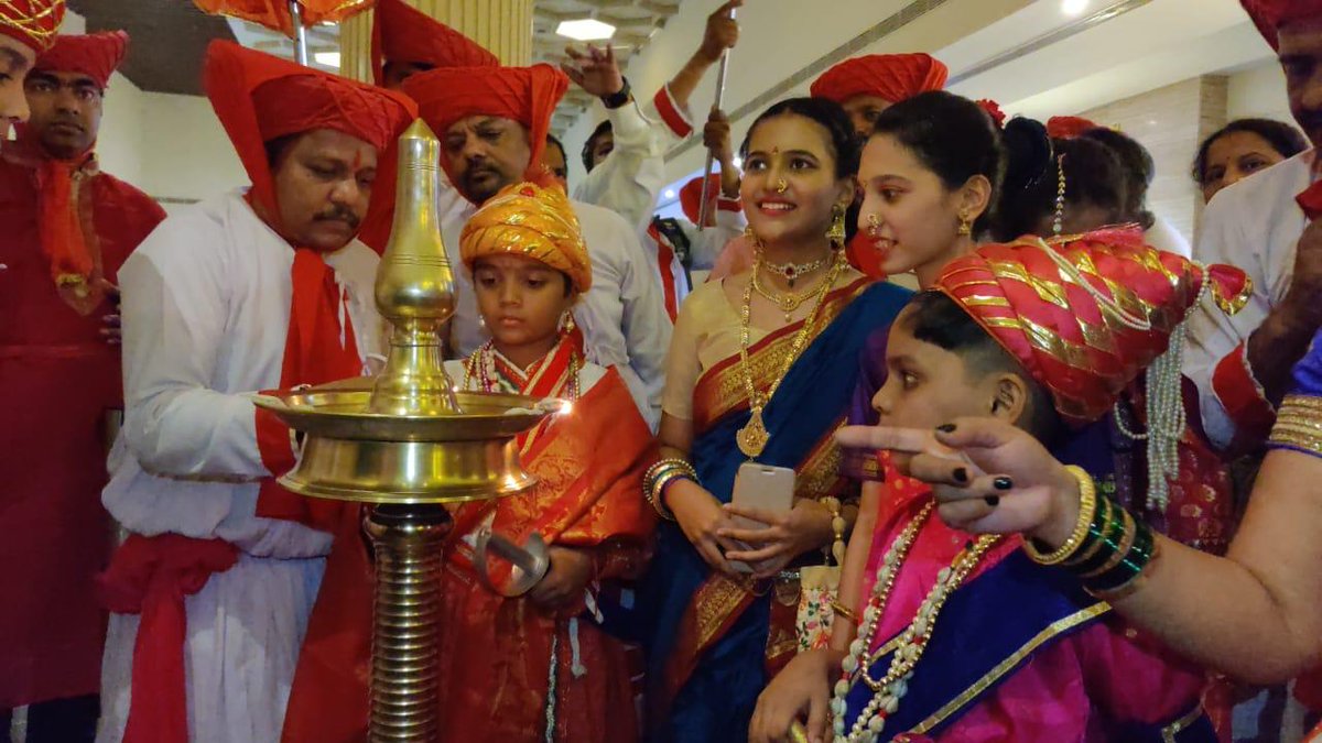 ADFFilms's tweet photo. #TanhajiTheUnsungWarrior brings the nation together to celebrate the culture... Setting an example for generations ahead! #TanhajiUnitesIndia

@ajaydevgn @itsKajolD #SaifAliKhan @omraut @itsBhushanKumar @SharadK7 @TSeries @TanhajiFilm https://t.co/rOVNOEcbvZ