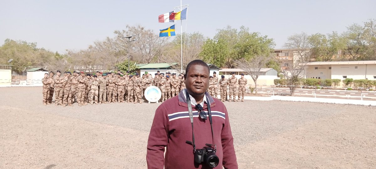 Guedmoussa's tweet photo. #Tchad derrière moi l'État Major de #Batkhane @florence_parly à N'Djaména. https://t.co/uyPUdMwLON