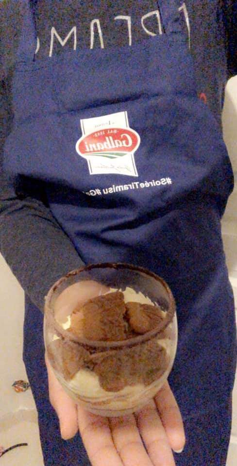 ilhem_seddiki's tweet photo. Tiramisu spéculos  😍
Quand le chef veux se faire un selfie 😂 il ne manquerai pas la tête par hasard ? 😅 selfie 0 mais cuisine 10/10 
@voo_fr @Galbanifrance #grooplay 
#SoiréeTiramisu 
#Galbani 
#Italianfood 
#tiramisu 
#dessert 
#mascarpone 
#Food https://t.co/F6A7vmjG8p