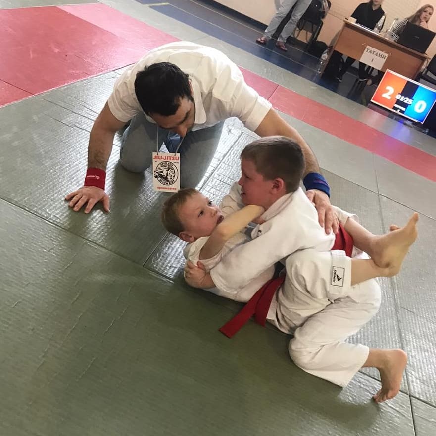 🥋Около 200 спортсменов стали участниками областного турнира по джиу-джитсу. 

Открытый областной турнир "Кубок Сенгилея" среди детей, девушек и юниоров (2003-2012 г.р.) прошел 18 января в ФОКе "Олимп" Сенгилеевского района. #минспорт73