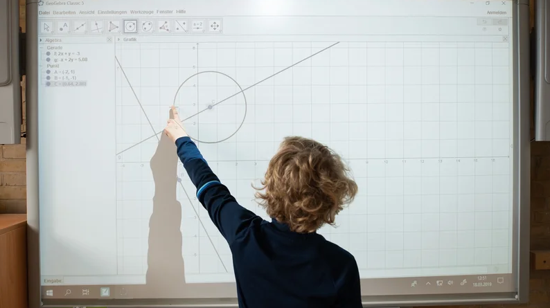 JoergDraeger's tweet photo. Laut Birgit #Eickelmann, Leiterin der deutschen #Icils-Studie, bleibt das Potenzial digitaler Medien in Schulen ungenutzt. Dabei könnten diese Medien besser auf die individuellen Probleme der Schüler eingehen. via @zeitonline
https://t.co/dbnvljyIej https://t.co/6Sw5l4VJp5