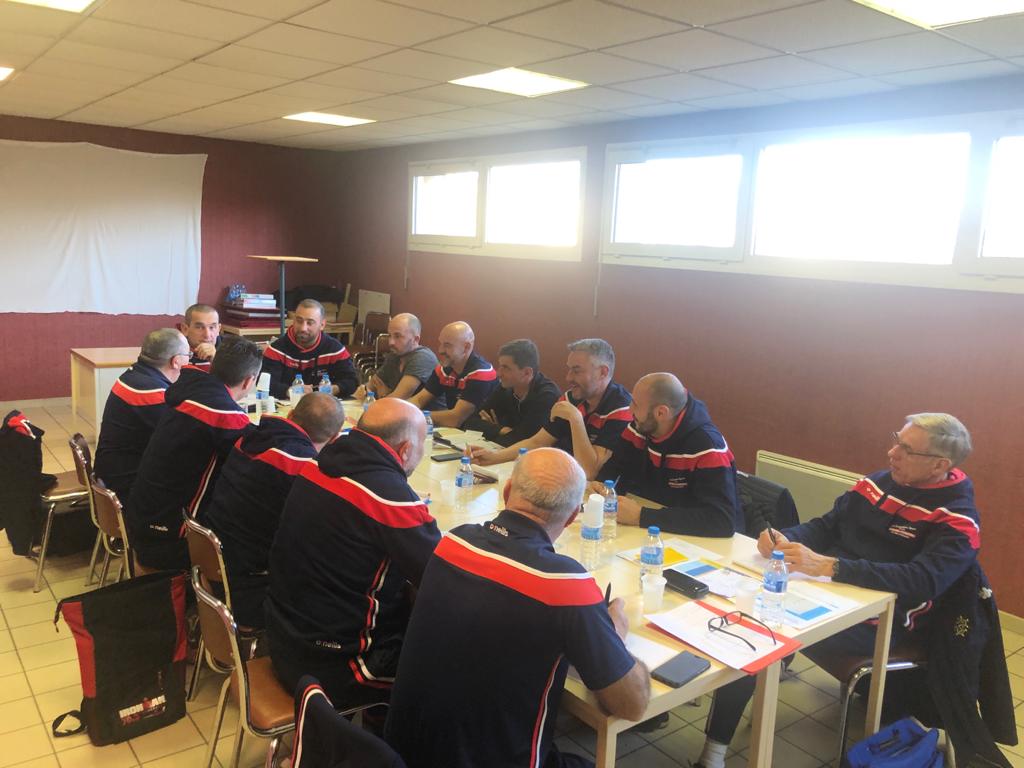PompiersDuLot's tweet photo. Les @PompiersDuLot présents le 16-1 à #Naucelle dans l'#Aveyron pour une réunion de la commission #Sport de l'Union Régionale des Sapeurs-Pompiers de #MidiPyrénées. #URSPMP #UDSP09 @udsp12 @udsp31 #UDSP32 #UDSP46 @udsp65 #UDSP81 @Udsp82 https://t.co/GUncSBoh8f