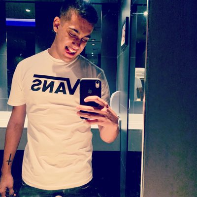 leonardor94's tweet photo. #NovaFotoDoPerfil https://t.co/L6hkOaHJn0