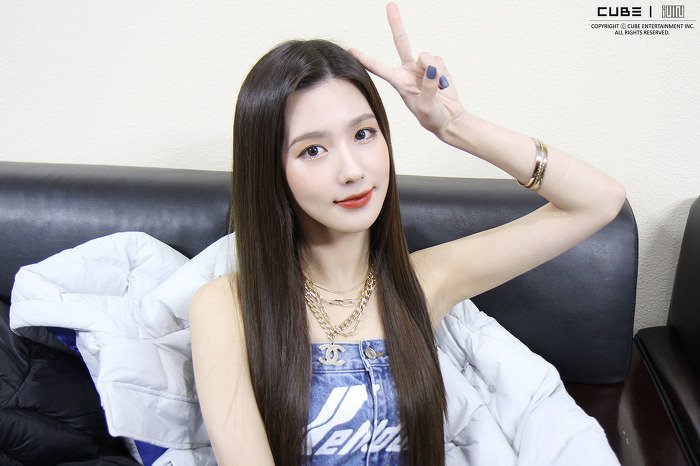 MIYEONGLOBAL's tweet image. 200120 (G)I-DLE Miyeon @ Gaon Chart Music Awards Behind ❤💜

#여자아이들 #미연 #G_I_DLE #Miyeon