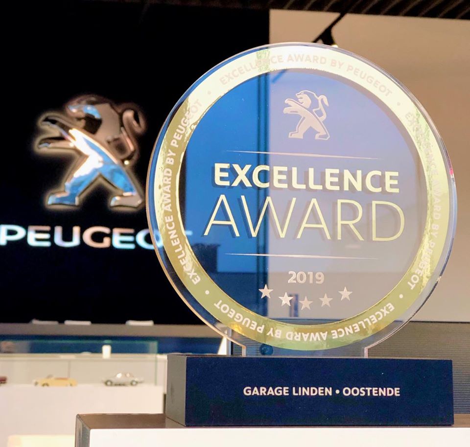 filipbaessens's tweet photo. 2019 was blijkbaar een succesjaar voor @Peugeot #Oostende #GroepLinden . Erkenning voor hun dienstverlening #Proficiat #autosalon2020 #autosalon @StadaanZee https://t.co/gLGwSNeBBQ