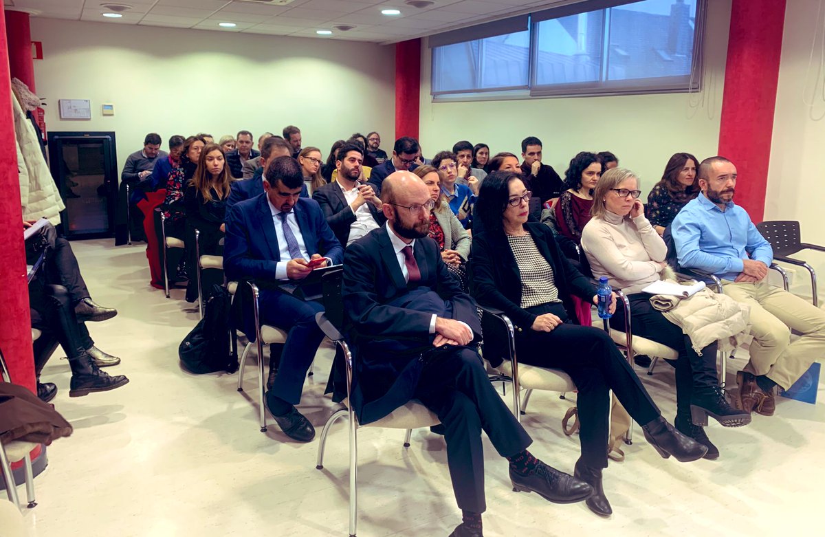 meribenavides's tweet photo. Comenzamos jornada “Alternativas al #SMEInstrument : #FastTracktoInnovation y #Acelerador del #EIC”, con @eCasado_CDTI , Punto Nacional de Contacto. Analizando con apoyo de @CDTIoficial y @EENGalacteaplus, nuevas herramientas de financiación europea. #EENCanHelp @EEN_spain https://t.co/AzDtSE2Avx