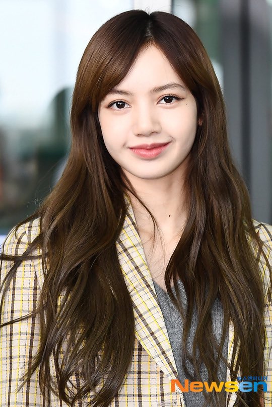 BLACKPINKCNTRAL's tweet photo. [PRESS] 200120] Lisa at Incheon Airport on the way to China

#BLACKPINK #블랙핑크 @ygofficialblink #LalisaMaNoBang https://t.co/wgtuTNGVJx