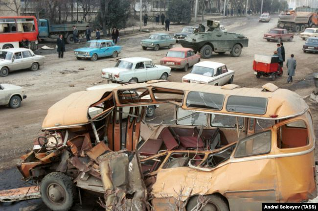 ZumrudPashkin's tweet photo. Commemorate the 30th anniversary of #BlackJanuary, a bloody crackdown by #SovietTroops that failed to stop #Azerbaijan's #IndependenceMovement.
On January 20, 1990, more than 200 people were killed after #SovietSoldiers fired into crowds of peaceful protesters in #Baku & regions. https://t.co/yJntK3MJkK