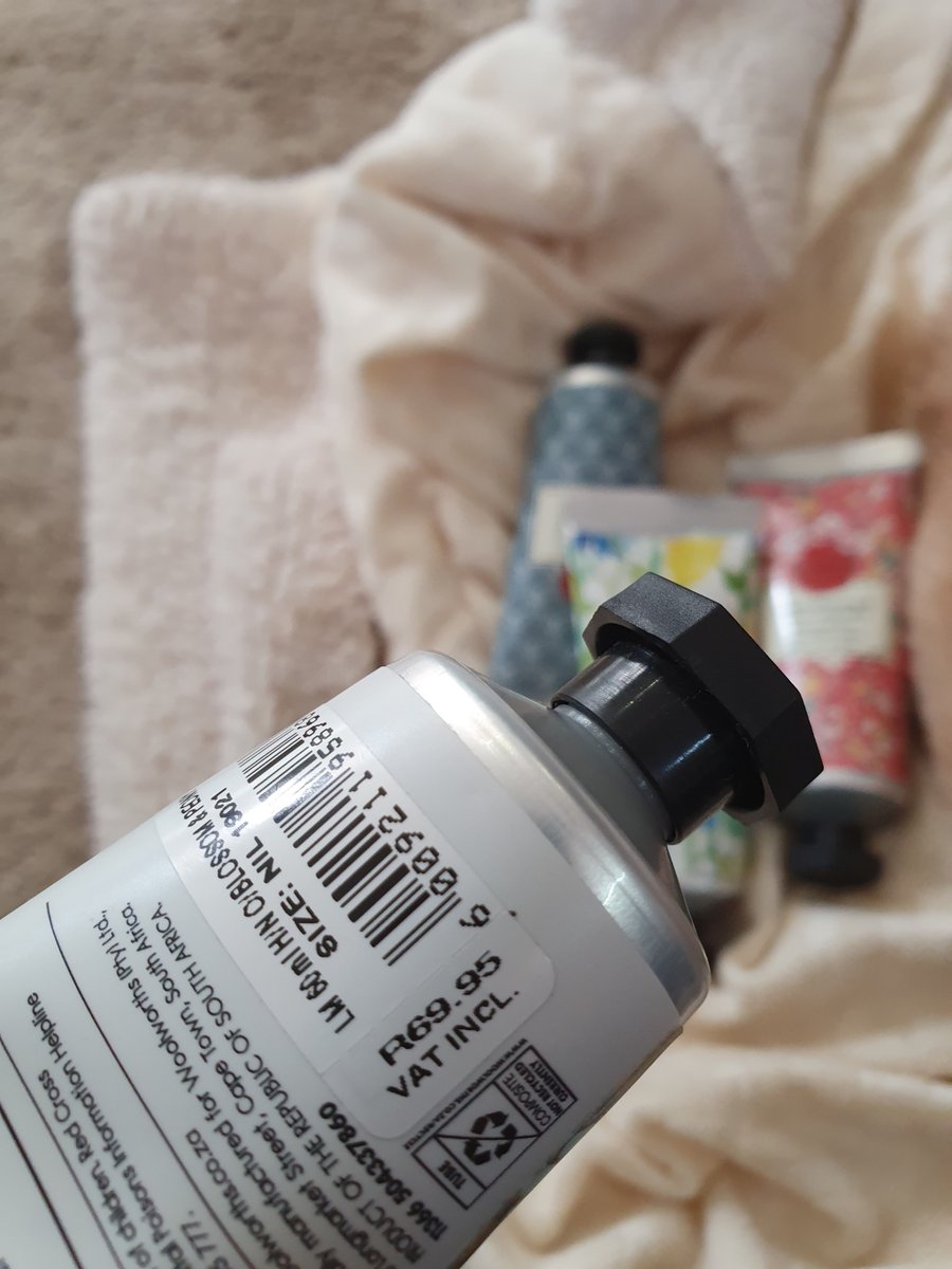 Jilbaab's tweet photo. Woolies hand and nail cream https://t.co/jTfN0wbWMg https://t.co/DPx2kAtCOI