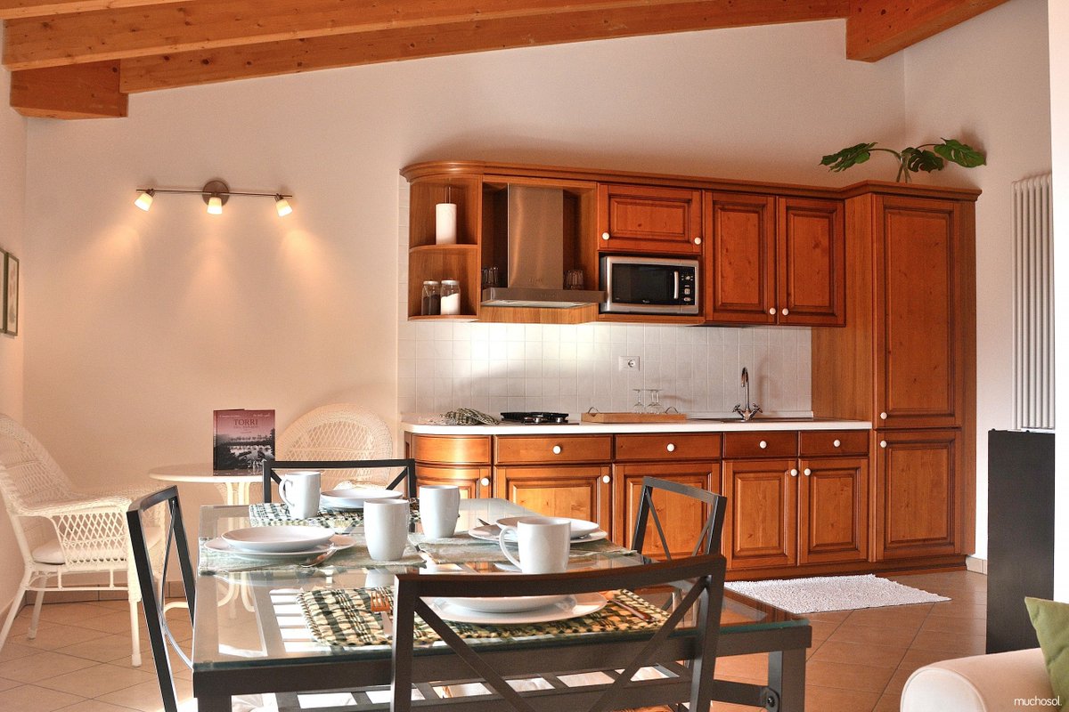 🏡 Dit mooie appartement met #zwembad en een prachtig uitzicht op het #Gardameer en heeft plek voor 4 personen. #Genieten! 😍

👉 bit.ly/Appartement-me…