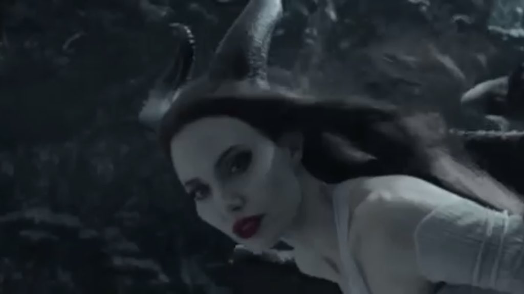 candyca99971060's tweet photo. โดนแม่โจลี่ตกหัวใจไปจนได้ #malificent2 😍 😍😍 #AngelinaJolie https://t.co/RTyX617v7B
