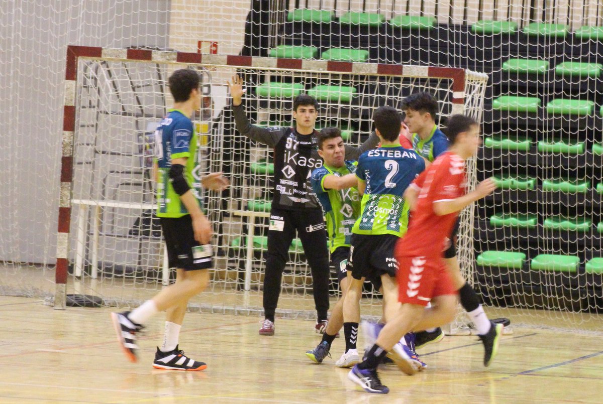 balonmanoikasa's tweet photo. 𝗘𝗤𝗨𝗜𝗣𝗢𝗦 1920 | #1JM🏆 J.13
❎@iKasaBMMADRID 22:29 @bmalcobendas
Justa derrota ante un rival que nos superó en ataque y defensa, sobre todo en la 2a parte. Toca levantarse y prepararse para corregir los errores cometidos.
💪💚 #ikasers #VALOR https://t.co/7FDurT2RvY