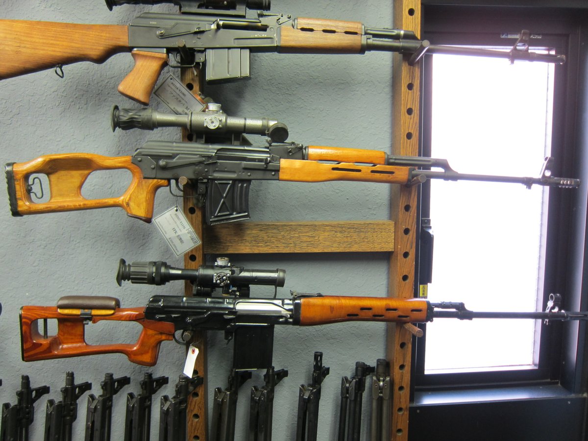 実銃で言う所のコピー品、派生型のようでこのAK改ドラグノフキットいい