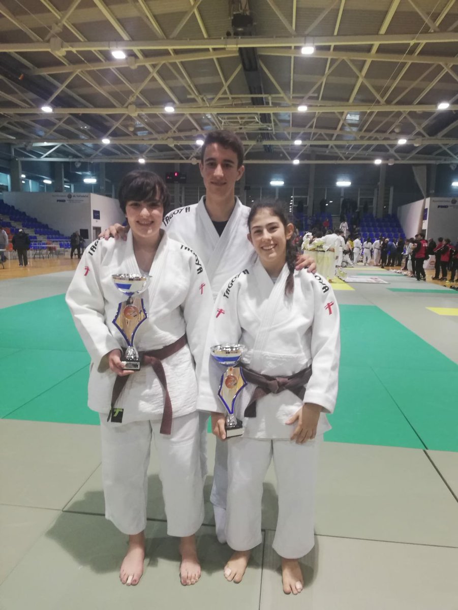 CDLaVictoria_'s tweet photo. 🎖️Dos oros para el CD La Victoria-Valladolid en el Autonómico de Judo🎖️

🥇PATRICIA SALAS (-52 KG): 1ª CLASIFICADA

🥇ISABEL VILLEN (-78 KG): 1ª CLASIFICADA

🏅SERGIO PUERTAS (-66 KG): 5º CLASIFICADO

🥋Enhorabuena a los tres y a sus equipos técnicos 🥋 

#Contigo https://t.co/3veTzP98z7