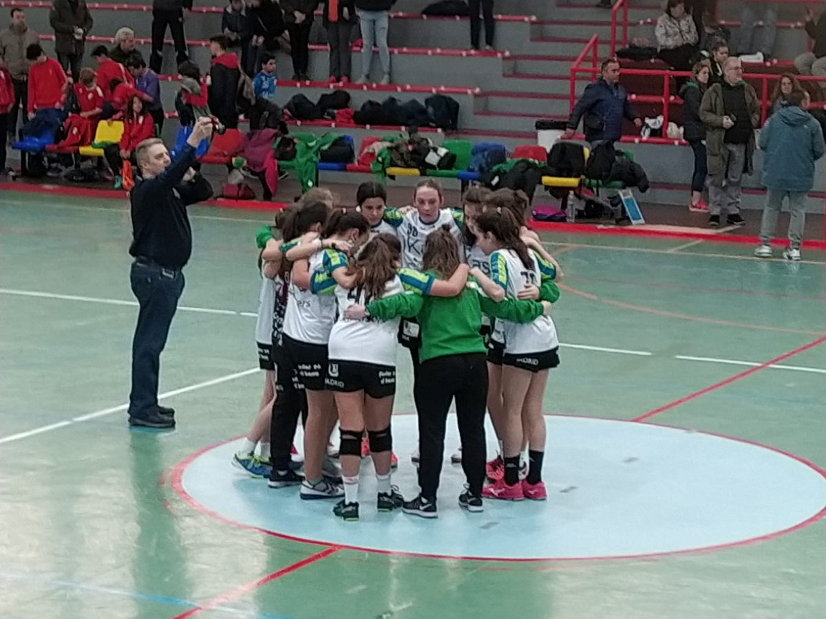 balonmanoikasa's tweet photo. 𝗘𝗤𝗨𝗜𝗣𝗢𝗦 1920 | #1IF🏆J.11
❎@CDIplacea 32:11 @iKasaBMMADRID
Terminamos la primera vuelta en un partido en el que no hemos tenido opciones. Aún así hemos jugado una buena segunda parte donde se ha visto nuestra progresión.
Mejoramos en la actitud!
💪💚 #ikasers https://t.co/YdjkwJe6Pb