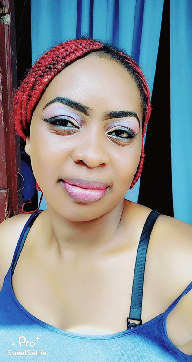 KimMedard's tweet photo. Ça c'est le premier exercice dans le domaine de maquillage  je suis  résider à Congo Brazzaville,  pays d'origine sont Afrique🇨🇫🇺🇲 https://t.co/SvsVGaSgWF