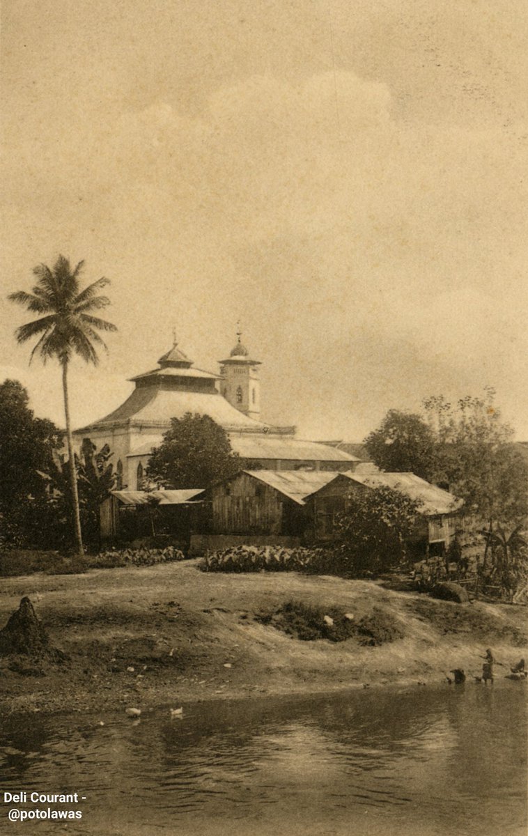 potolawas's tweet photo. Masjid di pinggir sungai di Deli Medan, circa 1910.
•
📸: Deli Courant via: @potolawas
•
#potolawas #potolawasdeli #potolawasmedan #deli #exploredeli #infodeli #visitdeli #medan #infomedan #exploremedan #masjid #missigit https://t.co/NbnGLvAIbW