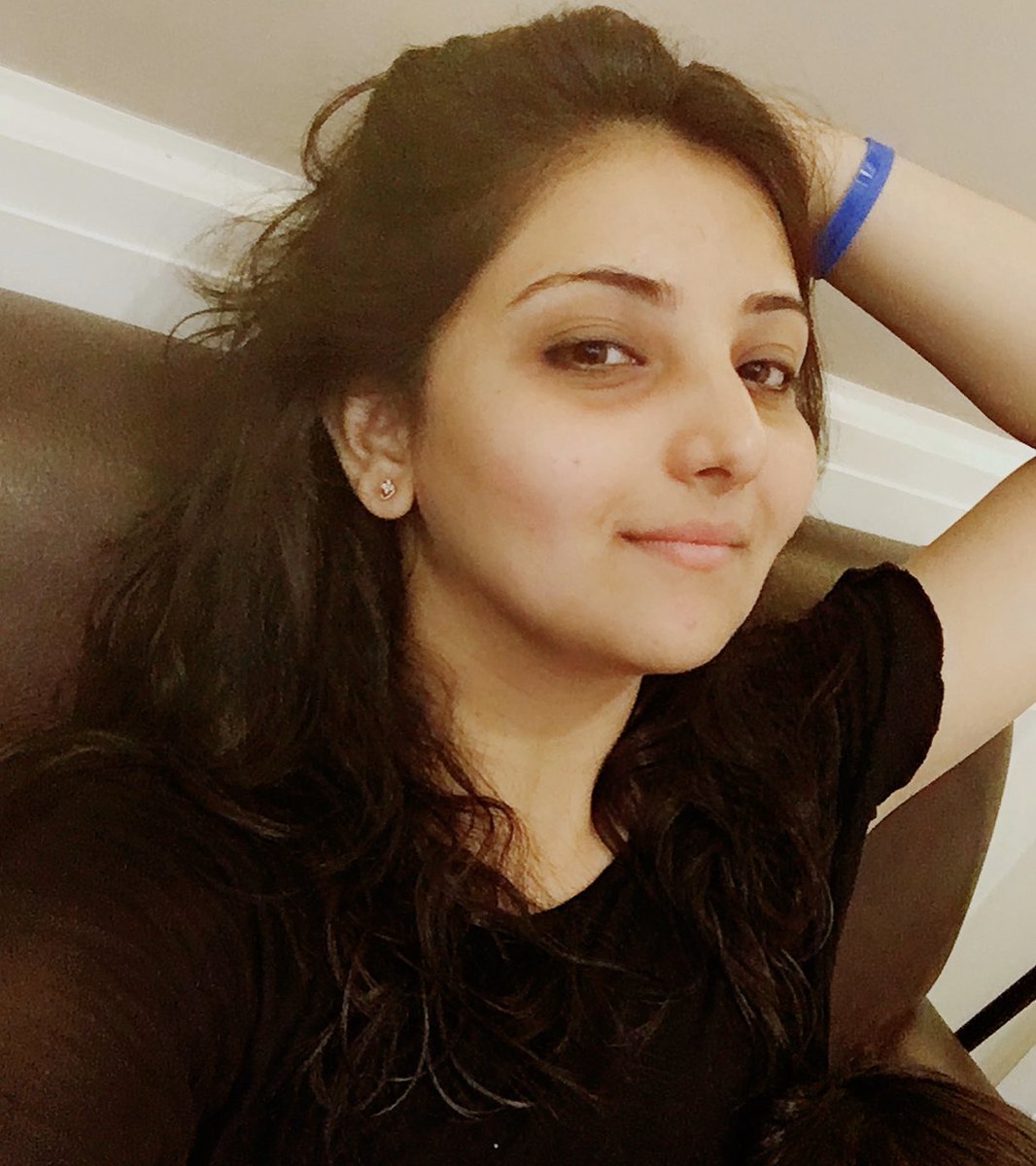 ASTHAKAUSHIK_'s tweet photo. Which one is better...🤔 Without Make-up OR Make-up? 😛 https://t.co/RskpVORav7