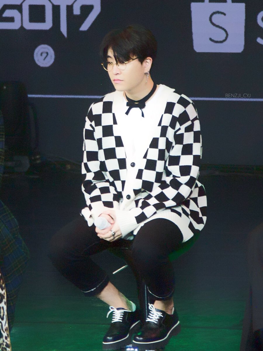 I know you’ve all been waiting for this. Choi Youngjae’s ankles: a thread.  @GOTYJ_Ars_Vita  #Youngjae  #영재  @GOT7Official  #GOT7    #갓세븐