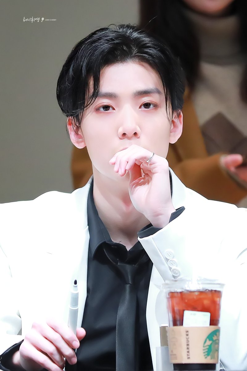 honey_hwiyoung's tweet image. 200110 서교팬싸

#SF9 #에스에프나인 #휘영 #HWIYOUNG #김영균 #フィヨン #GoodGuy #굿가이 @SF9official