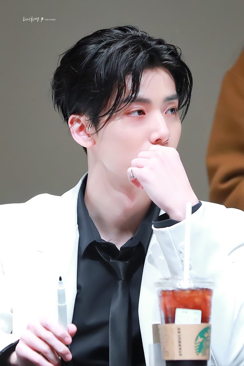 honey_hwiyoung's tweet image. 200110 서교팬싸

#SF9 #에스에프나인 #휘영 #HWIYOUNG #김영균 #フィヨン #GoodGuy #굿가이 @SF9official