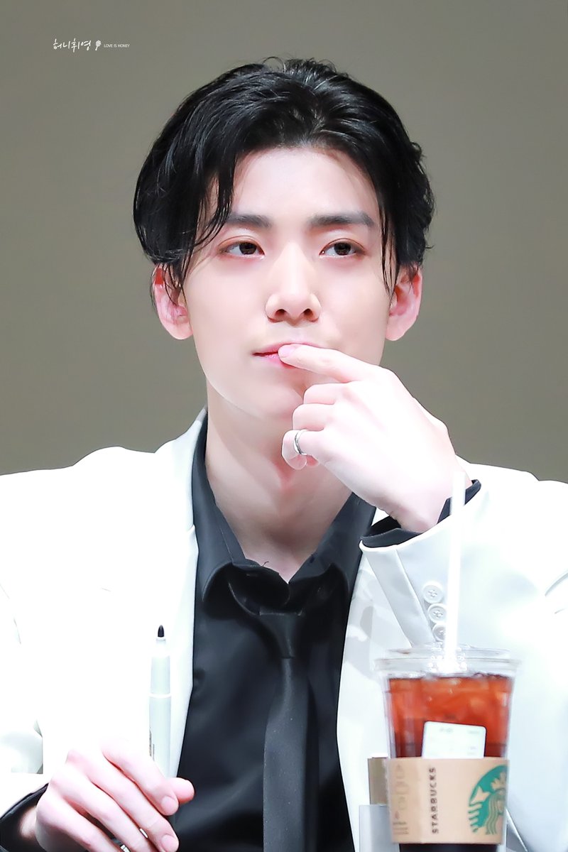 honey_hwiyoung's tweet image. 200110 서교팬싸

#SF9 #에스에프나인 #휘영 #HWIYOUNG #김영균 #フィヨン #GoodGuy #굿가이 @SF9official