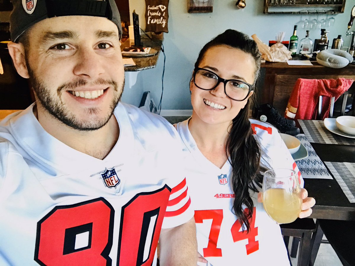 KristianaBaker's tweet photo. Niner nation babyyy #QuestForSix  @49ers @ESPNNFL  💛💪🏽❤️ https://t.co/ypfNtDkQu0