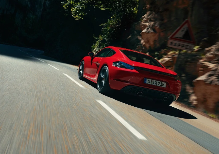 BlueChipDealers's tweet photo. The new 4.0-litre flat-6 boxer motor produces 294 kW and 419 Nm and it'll hit 100 kph from zero in 4.5 seconds and romp onto a top speed of 294 kph. The combination of a free-revving motor and snappy 6-on-the-floor, the Boxster- and Cayman GTS 4.0 should be exhilarating to drive. https://t.co/24t8GI4IZT