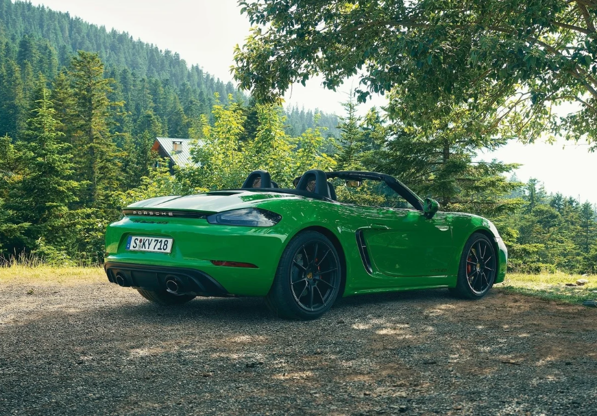BlueChipDealers's tweet photo. The new 4.0-litre flat-6 boxer motor produces 294 kW and 419 Nm and it'll hit 100 kph from zero in 4.5 seconds and romp onto a top speed of 294 kph. The combination of a free-revving motor and snappy 6-on-the-floor, the Boxster- and Cayman GTS 4.0 should be exhilarating to drive. https://t.co/24t8GI4IZT