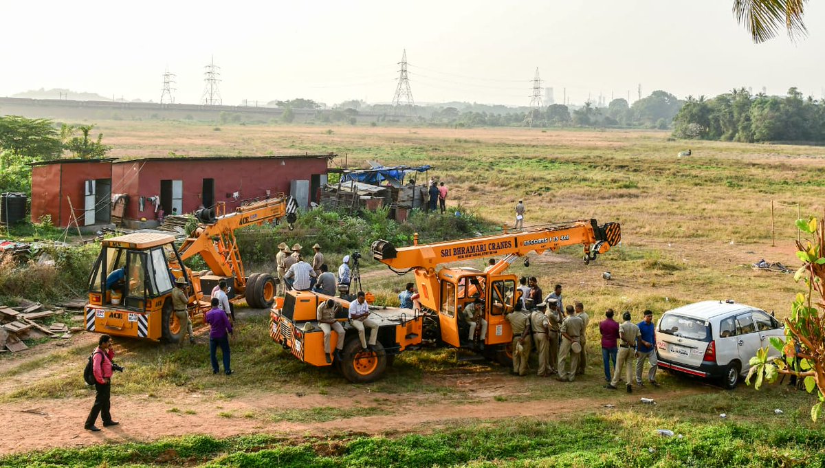 SunilBhatM's tweet image. Kudos #Mangaluru Police to detect &amp;amp; defuse deadly bomb near Airport!

#BombDefused #MangaloreAirport