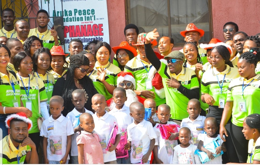 CecyConsult's tweet photo. During the outreach at Ozoro, in Isoko community Delta state, we visited the Aruka-peace international orphanage home.
.
.
.
Bonded and shared the joy of the festive season with these beautiful kids β€
.
.
#FHNXCecyHealth
#Isokocommunity
#santamedics https://t.co/Gmt3Ncv1Ao