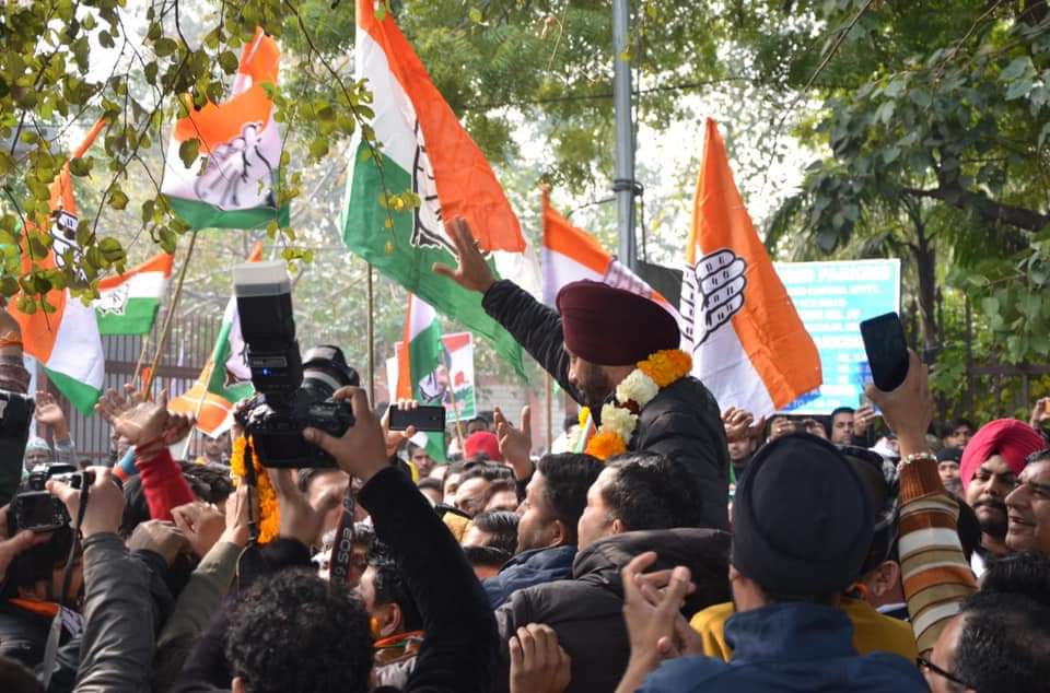 yashgulati13's tweet photo. श्री @ArvinderLovely जी का नामांकन 
सम्मानित नागरिकों का हुजूम..
@INCDelhi @DelhiPYC @MukeshSharmaMLA @PraveenaLeo @rajeshsharmaiyc @kkshastri_IYC @manuj_INC @dgirdhariyc https://t.co/PE4t94sQZo