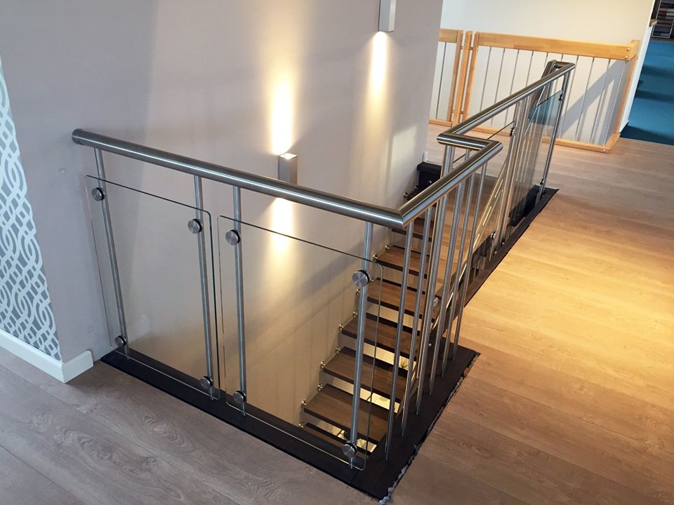 treppenmeister's tweet image. #Materialmix aus Holz und Edelstahl: #Treppenmeister Buchertreppe Modell STAR. Sie überrascht durch die Leichtigkeit ihrer Struktur – die Stufen werden wandseitig im Mauerwerk befestigt und an der Geländerseite durch den Handlauf getragen: treppenmeister.com/de/buchertrepp…