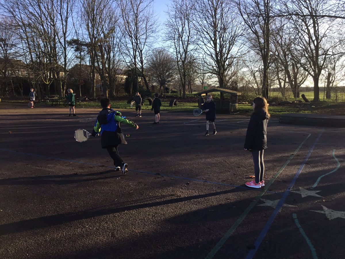 TickfordPark's tweet photo. Year 4 have been continuing to develop their tennis skills today in the beautiful weather! โ๏ธโ๏ธwe have been improving our serving and rallying skills ๐#tpperidot #tpturquoise #tp4PE @newport_tennis https://t.co/9gDf9OxosB