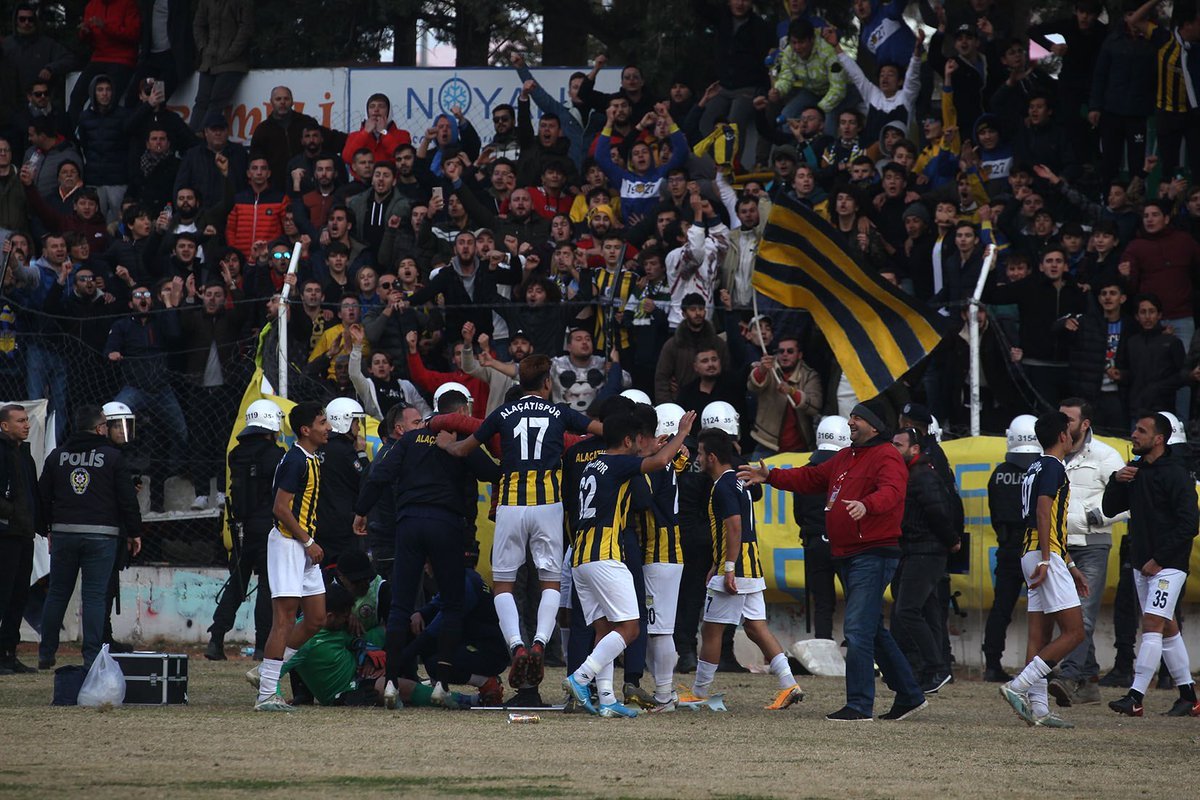 Tribun Dergi (@tribundergi) on Twitter photo #ÇeşmeDerbisi'nde Alaçatıspor, deplasmanda Çeşme Belediyespor'u 0-1 mağlup etti.
⚽️45+ Hüseyin Akmaz #ÇeşmeDerbisi'nde Alaçatıspor, deplasmanda Çeşme Belediyespor'u 0-1 mağlup etti.
⚽️45+ Hüseyin Akmaz