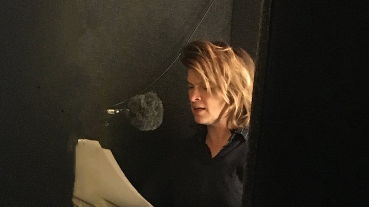 Ein Blick durch die Vorhänge der Sprecherinnenkabine: Heute ist Gesa Ufer bei uns, um für die "Berliner Volksbetrugsfrage" einzusprechen. Die neue Folge des Podcasts #hinterdendingen erscheint am 17.03.2020. Anmeldung zum Premierenevent: fu-berlin.de/xkugrx2
#fuerdaswissen