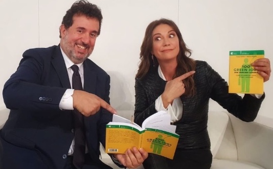 FreeBookA's tweet photo. "100 Green Jobs per trovare lavoro" di Tessa Gelisio e Marco Gisotti a cura di @EdAmbiente è una guida aggiornata e completa alle nuove professioni "green"

Abbiamo riportato l'intervista di @nextville_it ai due autori del libro: https://t.co/efTVa6PbTC https://t.co/jgJGj1s0PI
