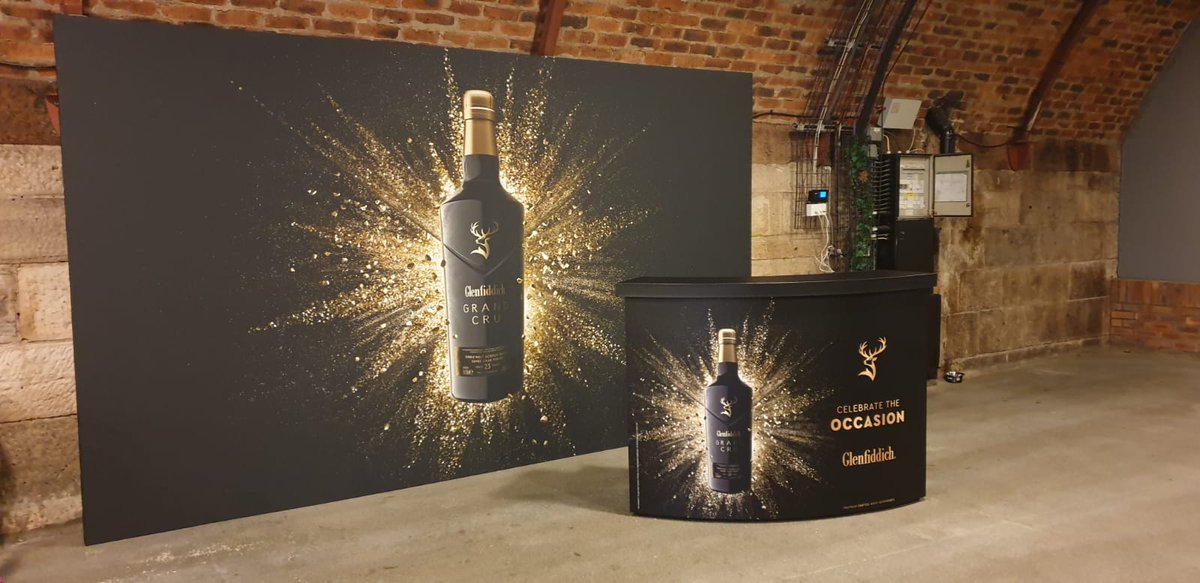 RocketMediaUK's tweet image. .... installation at The Argyle Street Arches venue in Glasgow, 370 miles north. 3 sets of branded bars, stretched fabric graphic backdrops and menus. Thank you, Effective Events. @EventSolutionUK @argyleSTarches