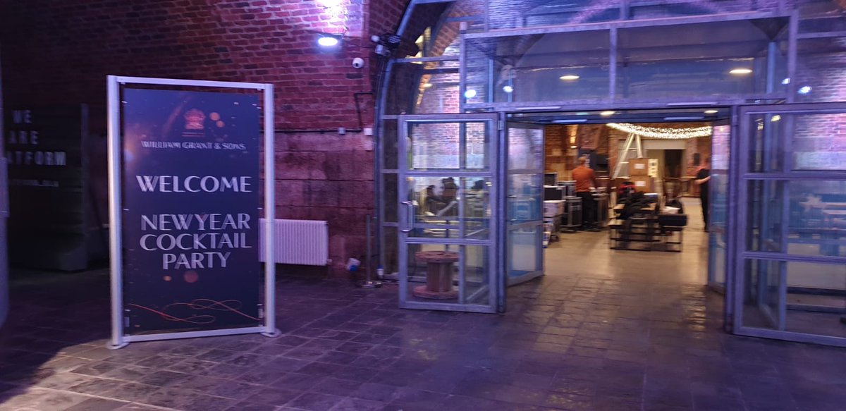 RocketMediaUK's tweet image. .... installation at The Argyle Street Arches venue in Glasgow, 370 miles north. 3 sets of branded bars, stretched fabric graphic backdrops and menus. Thank you, Effective Events. @EventSolutionUK @argyleSTarches