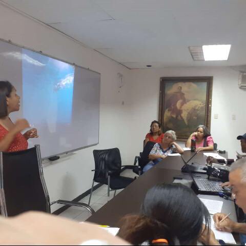 Hoy #20ene la concejal Eneis Maneiro llevó a cabo reunión para la reorganización territorial de las comunas del Minicipio Girardot #ConcejoGirardot