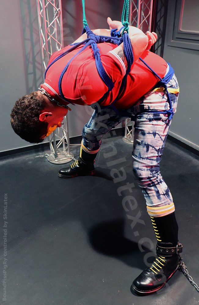 BoundPissPigRy's tweet photo. Just a great moments Ive had so Fair over the weekend
Thank You @SkinLatexParis
#chavgear #skingear #straitjacket #hiviz #punkmohawk #bondage #electro #tapeblindfold #pisspig https://t.co/lmlO0hO6w7