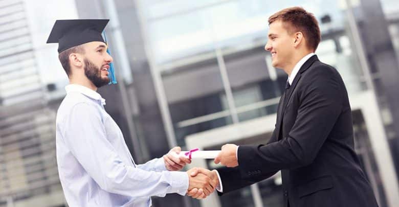 Dynamiquemag's tweet image. Comment faire pour attirer les jeunes diplômés ? #attirer #recrutement #jeunesdiplômés  ow.ly/yg4K30q789e