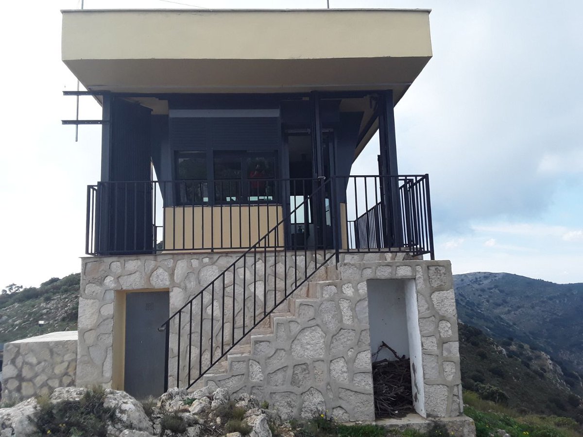 VaersaGva's tweet photo. Hui ens trobem en l'observatori de Coll de Rates. ¡Que tingueu un bon dia! #Observatoris #Alicante #CollDeRates #Tàrbena 😄 https://t.co/iGkHFCjsze