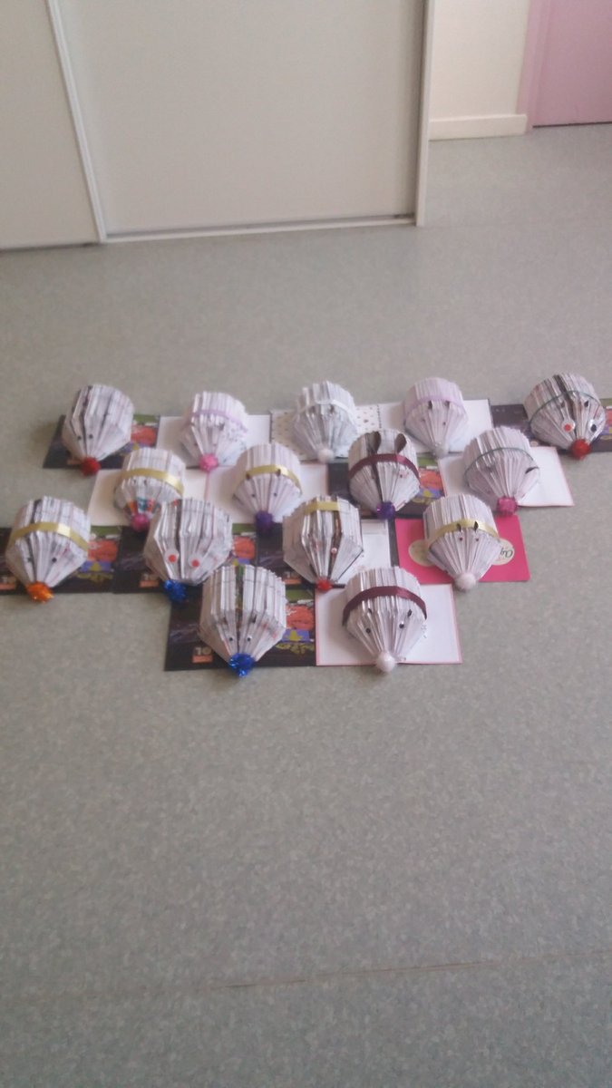VillonMassenet's tweet photo. Hedgehogs made With old agendas. https://t.co/j4vpPgA5UC