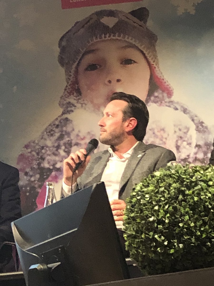 Aux #Entretiens de #GrandSki, <a href="/AlexMaulin/">Alex Maulin</a> intervient sur l’ambition environnementale des domaines skiables: biodiversité, énergie, GES, eau...
« Nous devons proposer une vision transparente de nos impacts et un chemin pour les réduire afin d’être au rendez-vous de 2050 ».