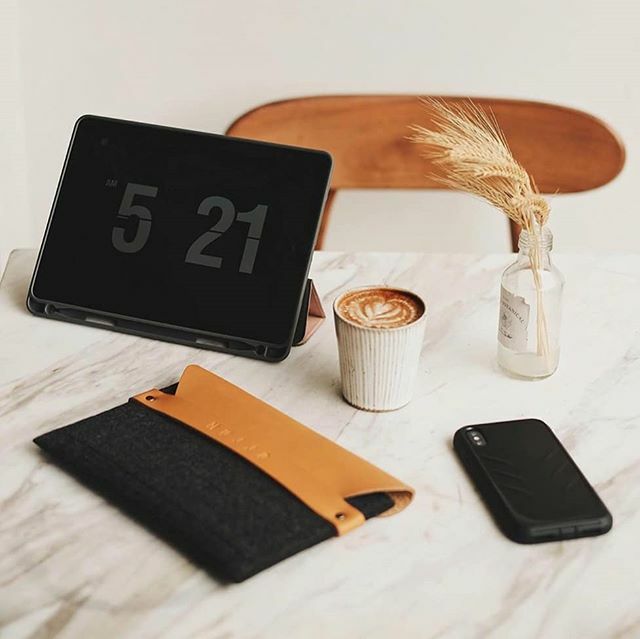 MujjoStore's tweet image. 5:21 AM. The early bird gets the worm!⁠
📷 Shot by @trasaputra⁠
⁠
⁠
#mujjo #leathertech #coffee #coffeebreak #techaccessories #ipadsleeve #ipadcase #leathersleeve #dutchdesign #coffeelover #morning #needcoffee⁠ ift.tt/2ujQYHa
