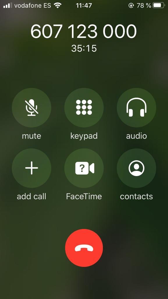 Crisbdiaz's tweet photo. @vodafone_es un asesor de su equipo asignado le atenderá en breves instantes... no se lo que interpretáis por “breves” pero ya voy por los 40 minutos esperando... VERGONZOSO https://t.co/lNq5lR8emg